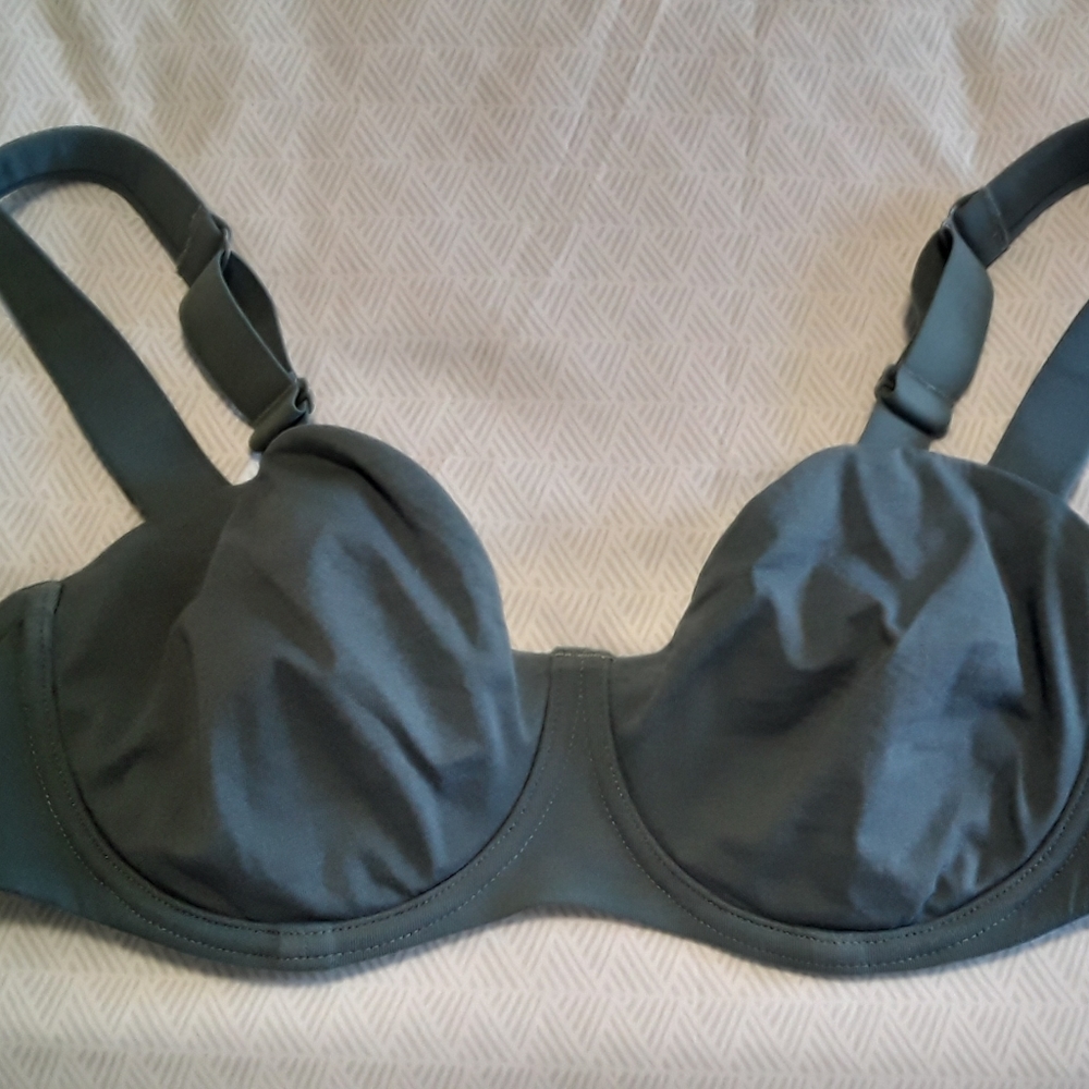 SKIMS Wide Strap Balconette